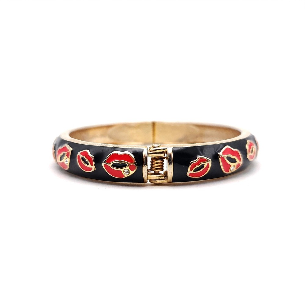 Betsey Johnson First Date Black Enamel Red Lips Hinged Bangle Bracelet 7.5in - Picture 2 of 6